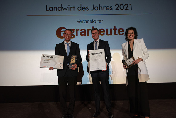 Thomas Karle (links) bei der Auszeichnung zum Energielandwirt des Jahres. Bild: agrarheute