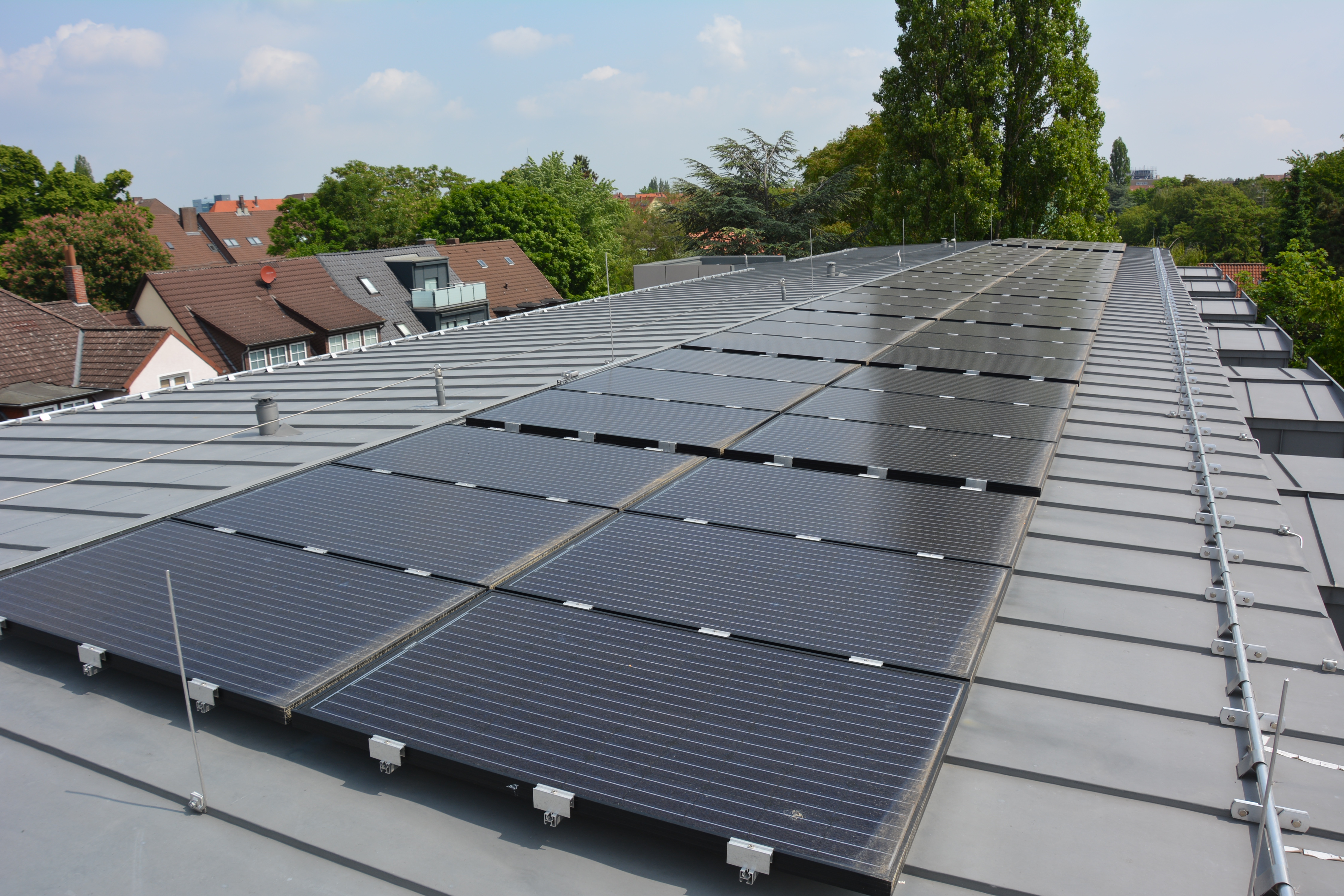 Photovoltaikanlage auf dem Gesundheitsamt der Region Hannover (Foto: Markus Glombik, Region Hannover)
